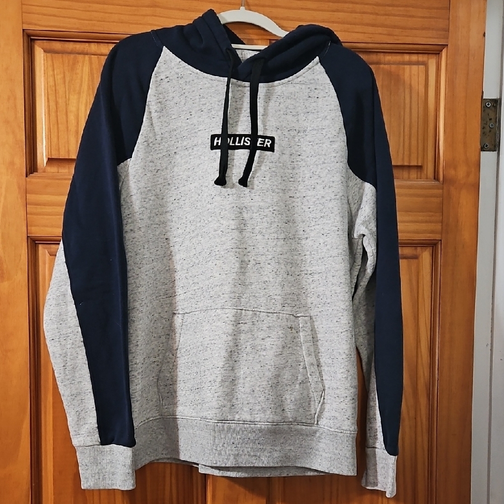 Hollister Men's Heather Gray and Navy Hoodie